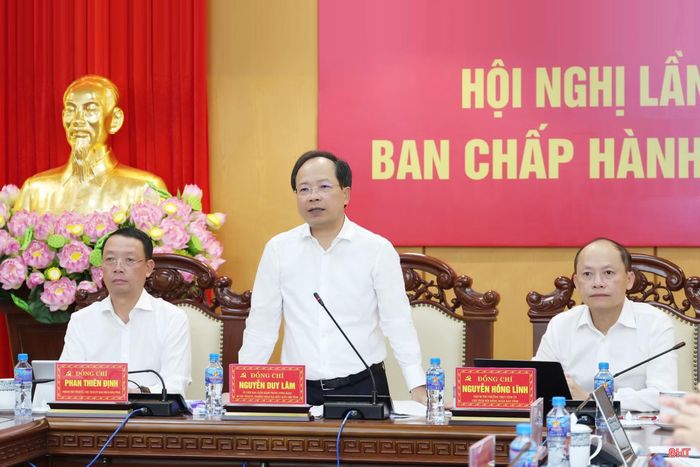 Đồng chí Nguyễn Duy Lâm - Ủy viên Trung ương Đảng, Bí thư Tỉnh ủy, Trưởng đoàn ĐBQH tỉnh kết luận hội nghị.