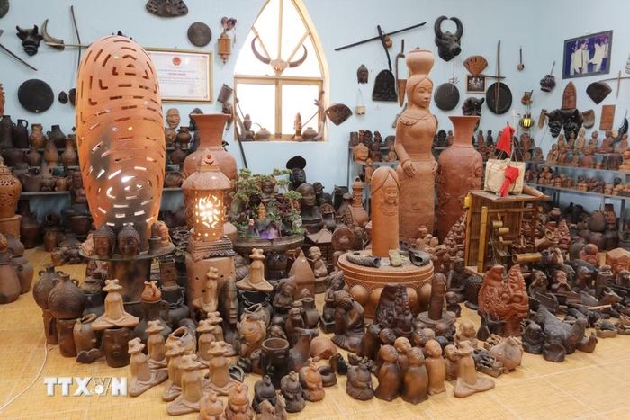 Sản phẩm gốm của Hợp tác xã gốm Chăm Bàu Trúc (xã Ninh Phước, tỉnh Khánh Hòa). (Ảnh: Nguyễn Thành/TTXVN)