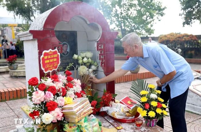 Ông Lê Xuân Thắng (thôn An Tiêm, xã Tây Thụy Anh) – một trong 24 học sinh may mắn sống sót sau trận bom của Mỹ xuống Trường cấp 2 Thụy Dân. (Ảnh: Thế Duyệt/TTXVN)