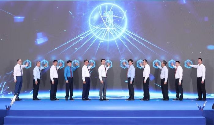 Các đại biểu thực hiện nghi thức triển khai thi công dự án Nhà máy Nhiệt điện Quảng Trạch II. (Nguồn: EVN)