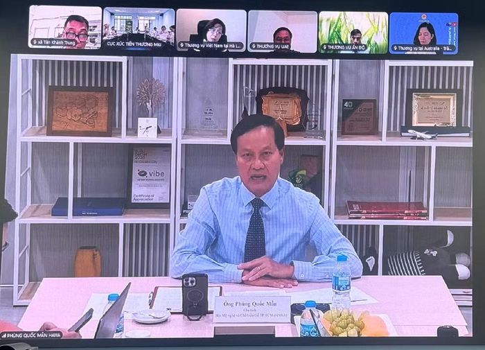 Ông Phùng Quốc Mẫn, Chủ tịch Hội Mỹ nghệ và Chế biến gỗ Thành phố Hồ Chí Minh (HAWA) đề nghị các thương vụ cung cấp thông tin về thị trường, kết nối khách hàng quốc tế hợp tác với doanh nghiệp Việt Nam.(Ảnh: PV/Vietnam+)