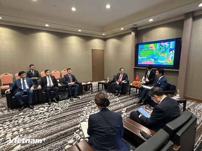 Thị trưởng thành phố Fukuoka Takashima Soichiro đã có buổi tiếp xã giao đoàn công tác thành phố Đà Nẵng. (Ảnh: PV/Vietnam+)