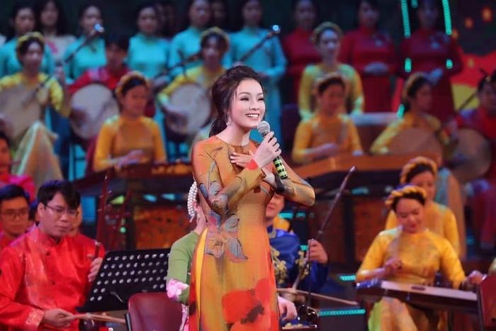 Với Tân Nhàn, biểu diễn vừa là cơ hội thỏa mãn đam mê, vừa là để truyền cảm hứng cho học trò. (Ảnh: NVCC)