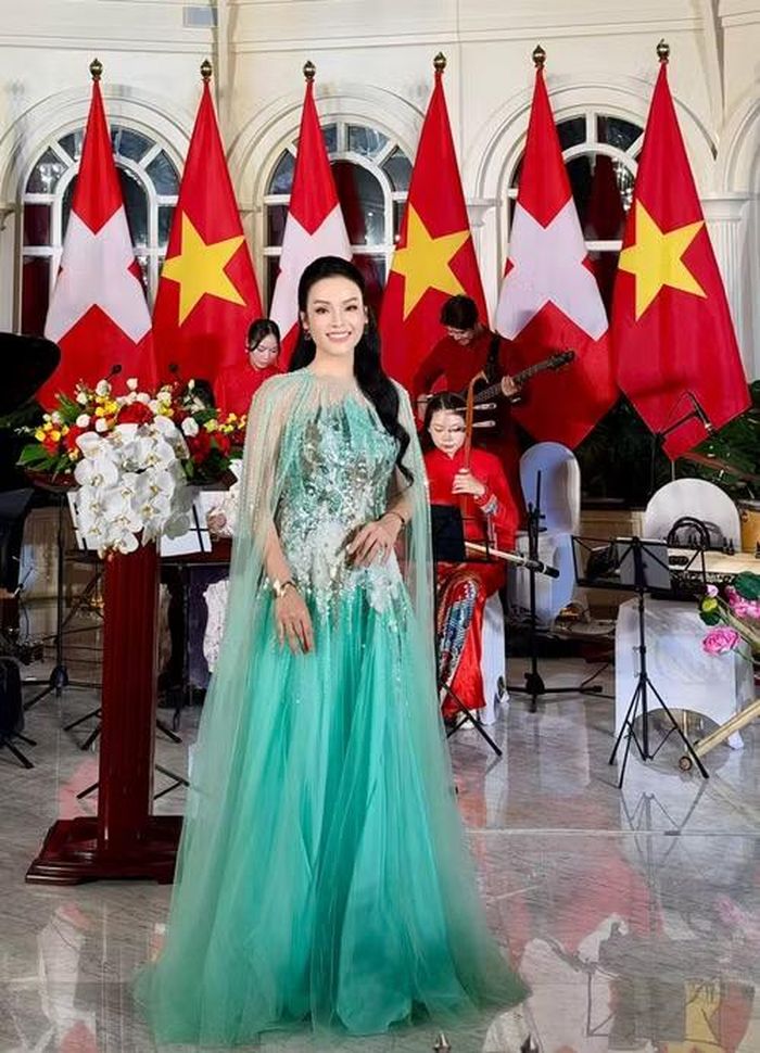 Ngày 17/10/2026, Nghệ sỹ Ưu tú Tân Nhàn cùng các nghệ sỹ Học viện Âm nhạc Quốc gia Việt Nam vinh dự tham gia chương trình biểu diễn nghệ thuật phục vụ tiệc chiêu đãi Tổng thống Thụy Sỹ Guy Parmelin do Tổng Bí thư, Chủ tịch nước Tô Lâm chủ trì. (Ảnh: NVCC)