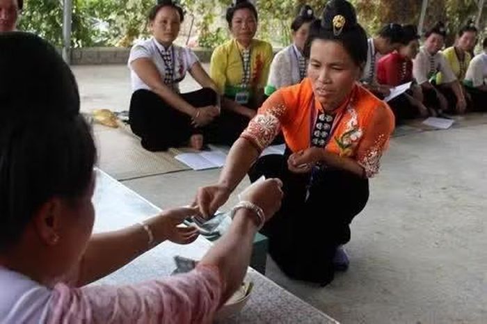 Thành viên các tổ nhóm tự quản được vay vốn với mức lãi suất hợp lý. Ảnh: CARE Việt Nam