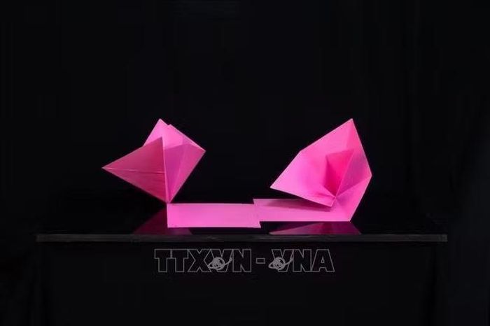 "Tác phẩm “Sen đôi” của tác giả Lê Thị Hiền. Ảnh: TTXVN phát