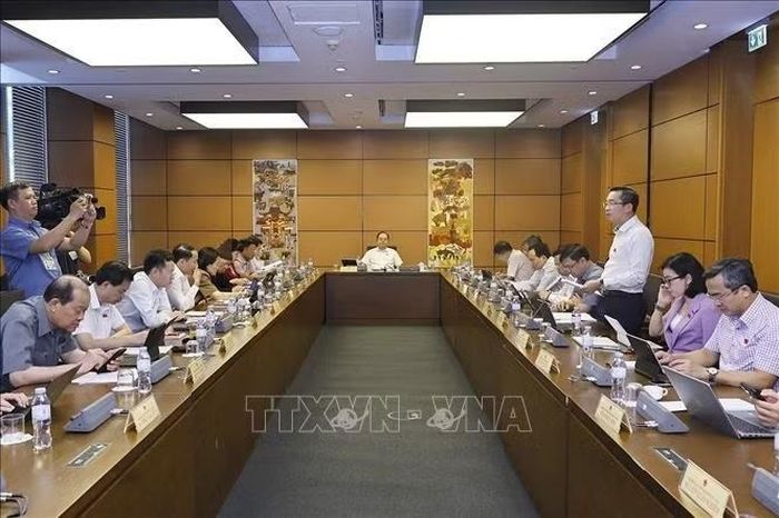 Đoàn đại biểu Quốc hội TP Đà Nẵng, TP Quảng Ninh và tỉnh Cao Bằng thảo luận ở tổ. Ảnh: Doãn Tấn/TTXVN