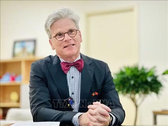 Đại sứ Bỉ tại Việt Nam Pieter Leenknegt trả lời phỏng vấn về ý nghĩa của chuyến thăm và triển vọng hợp tác giữa hai nước.