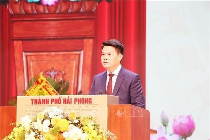 Ủy viên Trung ương Đảng, Bí thư Thành ủy, Trưởng Đoàn đại biểu Quốc hội thành phố Hải Phòng Lê Ngọc Châu đọc diễn văn kỷ niệm. Ảnh: Mạnh Tú/TTXVN