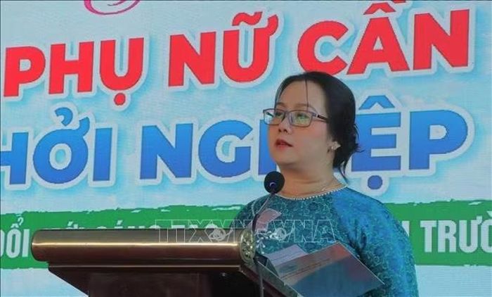 Bà Nguyễn Thị Thùy Linh, Chủ tịch Hội Liên hiệp phụ nữ thành phố Cần Thơ, phát biểu. Ảnh: Nguyễn Hằng/TTXVN
