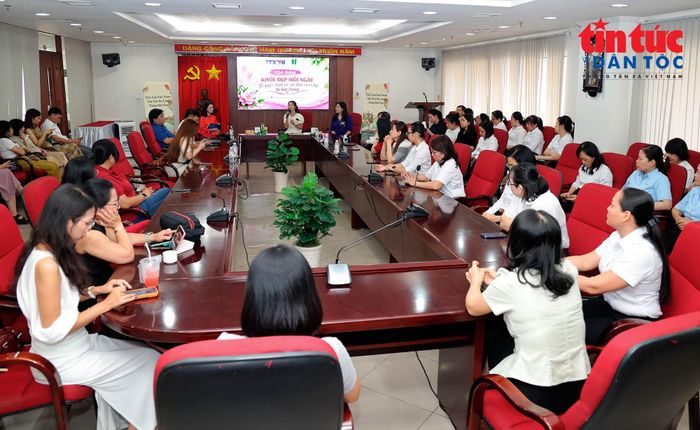 Quang cảnh buổi toạ đàm.