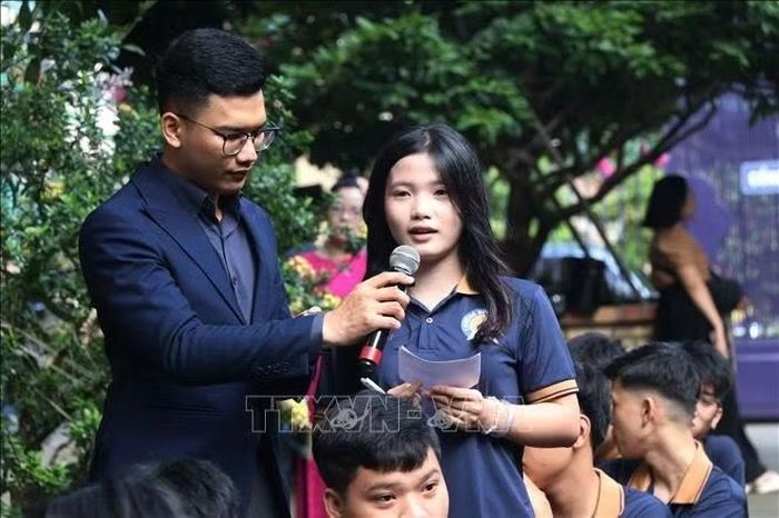 Học sinh ở Đồng Nai đưa ra những thắc mắc về lựa chọn ngành nghề học để đáp ứng yêu cầu của thị trường lao động trong kỷ nguyên số.