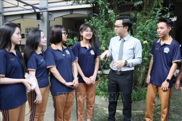 Học sinh ở Đồng Nai được các chuyên gia tư vấn trực tiếp để lựa chọn ngành nghề phù hợp.