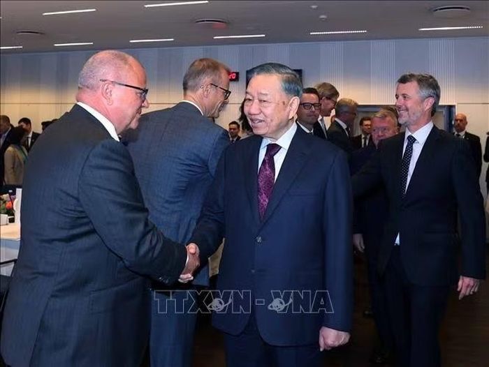 Tổng Bí thư, Chủ tịch nước Tô Lâm và Nhà Vua Đan Mạch Frederik X dự cuộc gặp gỡ lãnh đạo một số doanh nghiệp tiêu biểu của Đan Mạch. Ảnh: Thống Nhất/TTXVN