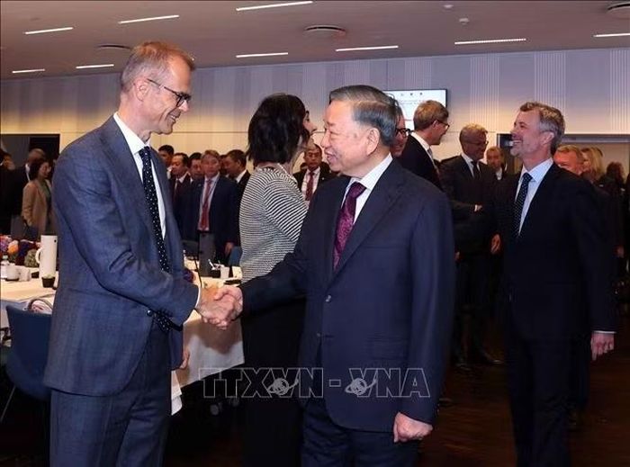 Tổng Bí thư, Chủ tịch nước Tô Lâm và Nhà Vua Đan Mạch Frederik X dự cuộc gặp gỡ lãnh đạo một số doanh nghiệp tiêu biểu của Đan Mạch. Ảnh: Thống Nhất/TTXVN