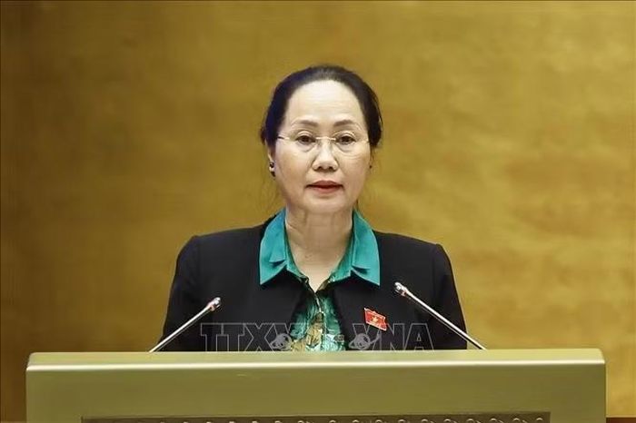 Bộ trưởng Bộ Văn hóa, Thể thao và Du lịch Lâm Thị Phương Thanh, thừa ủy quyền của Thủ tướng Chính phủ trình bày Tờ trình về dự án Luật sửa đổi, bổ sung một số điều của Luật Thể dục, thể thao, Luật Du lịch, Luật Thư viện, Luật Điện ảnh, Luật Di sản văn hóa, Luật Quảng cáo, Luật Báo chí. Ảnh: Doãn Tấn/TTXVN