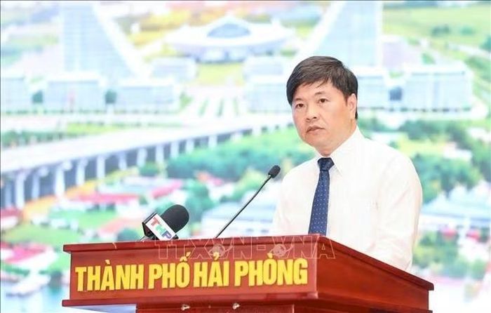 Ông Hoàng Minh Cường, Phó Chủ tịch UBND thành phố Hải Phòng trình bày tham luận tại hội thảo. Ảnh: Hoàng Ngọc/TTXVN