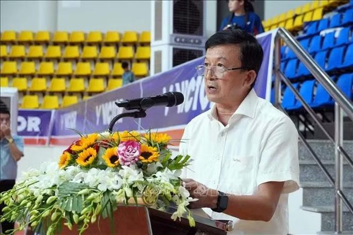 Phó Giám đốc Sở VH TT&DL Quảng Trị Phan Văn Hoá phát biểu Khai mạc Giải vô địch Cầu lông các cây vợt xuất sắc quốc gia năm 2026.