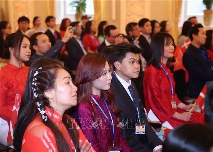 Đại diện cộng đồng người Việt Nam tại Đan Mạch, Iceland và Nam Thuỵ Điển tham dự cuộc gặp gỡ Tổng Bí thư, Chủ tịch nước Tô Lâm và Phu nhân Ngô Phương Ly. Ảnh: Thống Nhất/TTXVN
