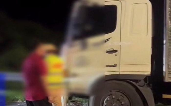 Cơ quan chức năng vừa xử phạt tài xế dùng biên bản tạm giữ giấy phép lái xe hết hạn chạy trên cao tốc. Ảnh: Cục CSGT