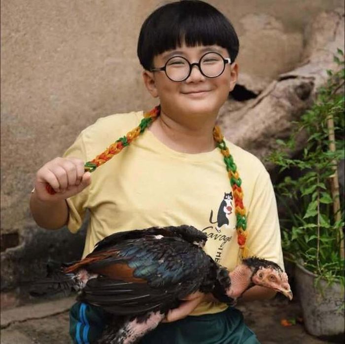 Minh Xíu tăng 5kg, làm sẫm màu da để phù hợp với tạo hình nhân vật Khang.
