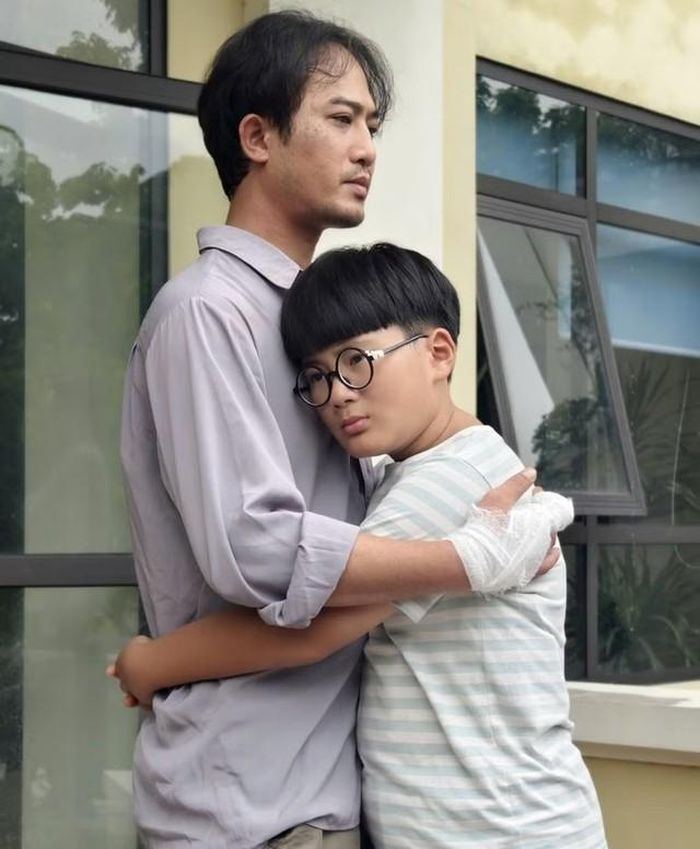 Minh Xíu vào vai Khang trong phim "Căn nhà không mái che".