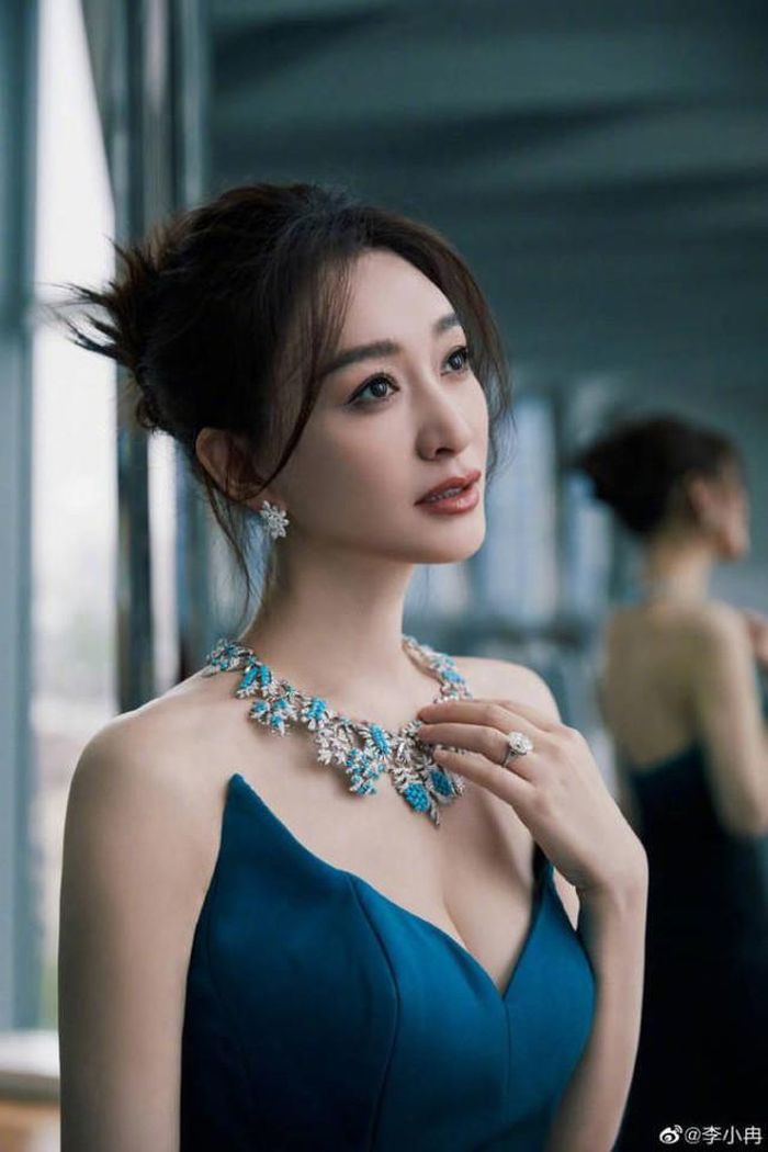 Lý Tiểu Nhiễm góp mặt trong nhiều bộ phim đáng chú ý như: Tạm biệt Vancouver, Không kịp nói yêu em, Khánh dư niên,...