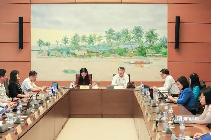 Quang cảnh phiên họp tại tổ 3 (Ảnh: Hữu Thắng).