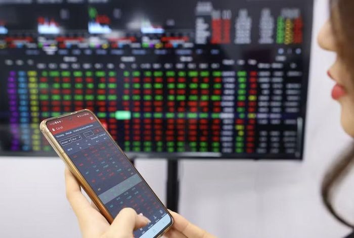 Một tháng từ khi nâng hạng, khối ngoại đã bán ròng gần 1 tỷ USD. Ảnh: H.T.