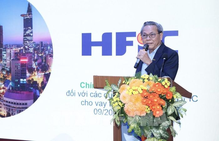 Ông Nguyễn Quang Thanh, Phó Tổng Giám đốc Công ty Đầu tư Tài chính Nhà nước TP.Hồ Chí Minh (HFIC) thông tin chính sách hỗ trợ tài chính cho doanh nghiệp tại hội thảo. Ảnh: Xuân Anh -TTXVN