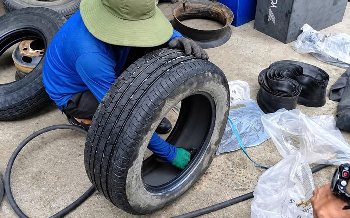 Mút tiêu âm lốp xe giúp cải thiện tiếng ồn. Ảnh minh hoạ