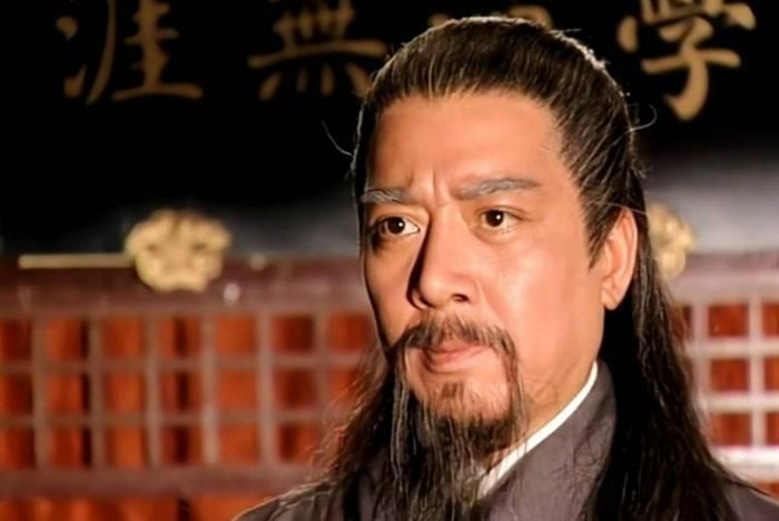 Mộ Dung Bác là cái tên đáng chú ý khi sở hữu Đẩu Chuyển Tinh Di, tuyệt kỹ nổi tiếng của gia tộc Mộ Dung.