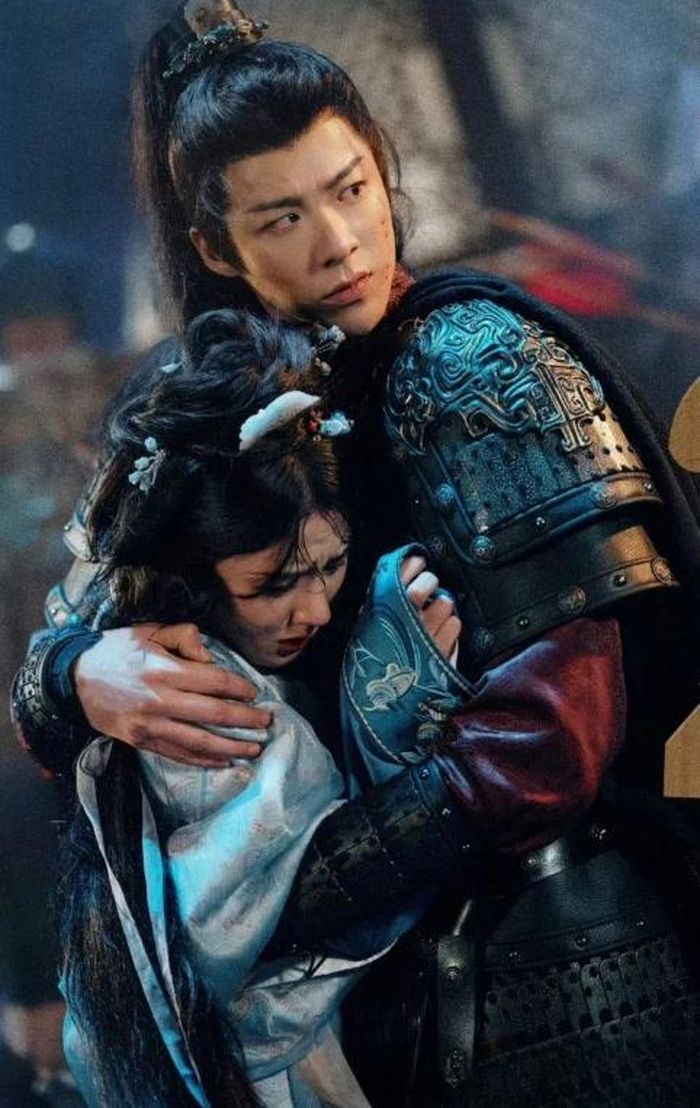 Kiều Man (Tống Tổ Nhi) và Ngụy Thiệu (Lưu Vũ Ninh) bắt đầu bằng cuộc hôn nhân mang mục đích chính trị, khi cả hai đều mang theo sự nghi kỵ và những toan tính riêng. Qua những biến cố, họ dần tin tưởng và trở thành chỗ dựa của nhau. Kết thúc có hậu của cặp đôi giúp hành trình chuyển từ đối đầu sang đồng lòng trở nên đáng nhớ hơn.