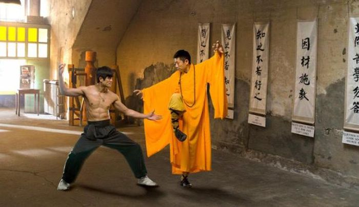 Cảnh trong phim "Birth of the Dragon" năm 2017 tái hiện cuộc đấu giữa Lý Tiểu Long và Hoàng Trạch Dân.