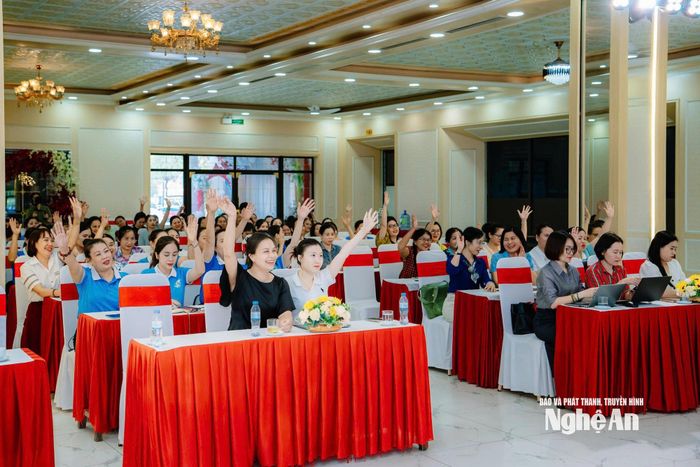 Hằng năm, các cấp Hội LHPN tỉnh Nghệ An đẩy mạnh truyền thông, tập huấn về xây dựng gia đình hạnh phúc, bình đẳng giới, phòng, chống bạo lực gia đình và giáo dục con cái.
