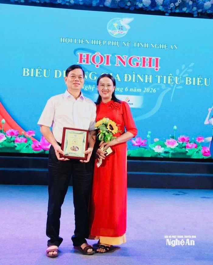 Vợ chồng chị Huỳnh Thị Hòa. Ảnh: P.V