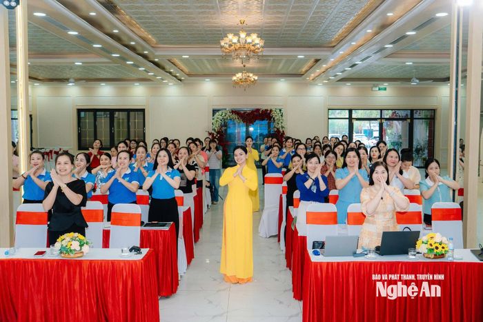 Hằng năm, các cấp Hội LHPN tỉnh Nghệ An đẩy mạnh truyền thông, tập huấn về xây dựng gia đình hạnh phúc, bình đẳng giới, phòng, chống bạo lực gia đình và giáo dục con cái. Ảnh: CSCC