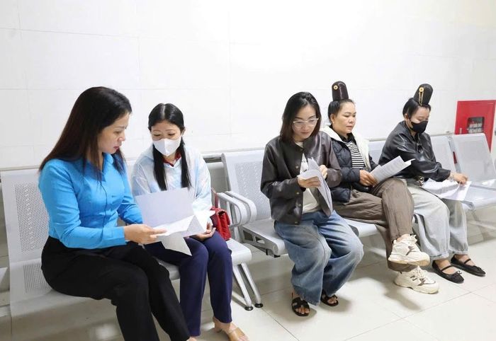 Lãnh đạo LĐLĐ tỉnh thăm, động viên, nắm bắt tình hình CNLĐ tại chương trình khám bệnh miễn phí