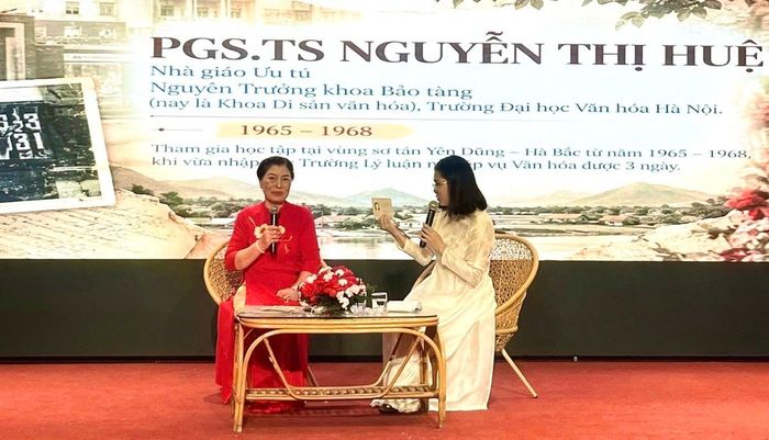 PGS.TS - Nhà giáo ưu tú  Nguyễn Thị Huệ chia sẻ tại buổi tọa đàm