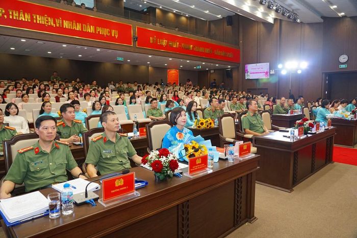 Các đại biểu tham dự chương trình.
