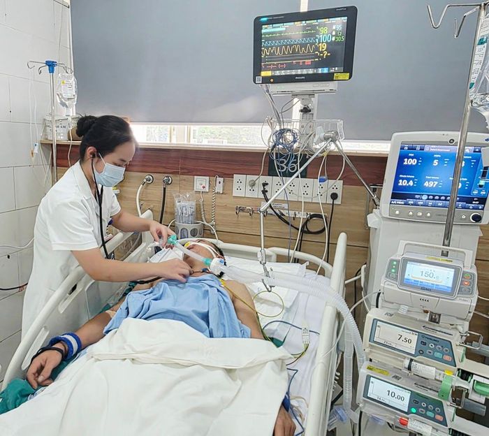 Bệnh nhân điều trị tại Trung tâm Chống độc, Bệnh viện Bạch Mai