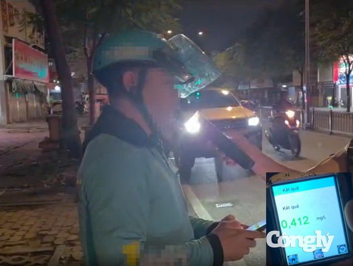 Một trường hợp tài xế xe công nghệ vi phạm nồng độ cồn với kết quả đo 0,412 mg/l khí thở.