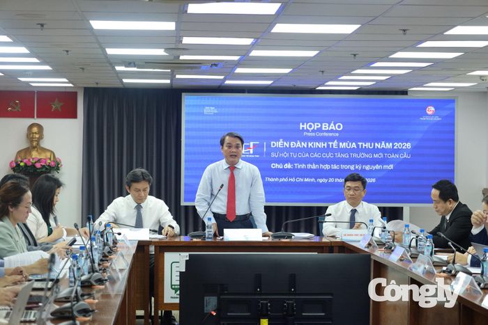 Ông Lê Trường Duy - Giám đốc Trung tâm Cách mạng Công nghiệp lần thứ tư TP.HCM (HCMC C4IR) thông tin tại buổi họp báo.