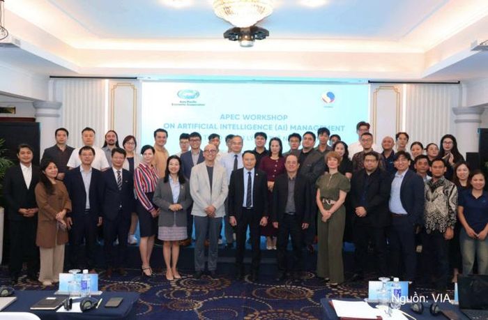 Các đại biểu tham dự hội thảo ngày 19- 20/10 chụp ảnh lưu niệm.