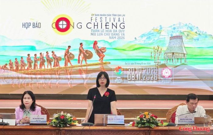 Phó Chủ tịch UBND tỉnh Gia Lai Nguyễn Thị Thanh Lịch phát biểu tại buổi họp báo.