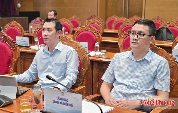 Lãnh đạo UBND xã Biển Hồ (địa phương diễn ra chuỗi sự kiện) tham gia buổi họp báo.