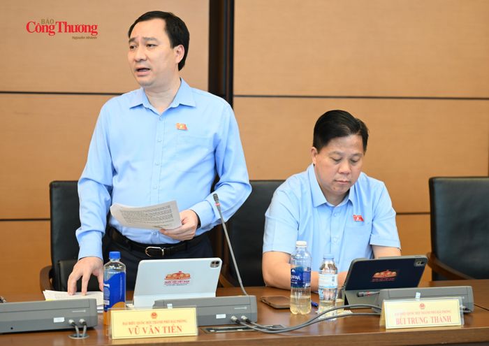 Đại biểu Vũ Văn Tiến (Đoàn đại biểu Quốc hội thành phố Hải Phòng).
