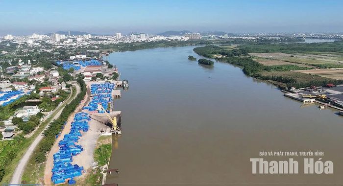 Bến cảng Lệ Môn được quy hoạch phục vụ trực tiếp cho các cơ sở đóng mới, sửa chữa tàu. Ảnh: Minh Hằng