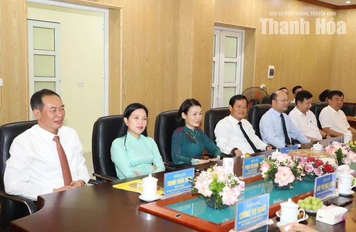 Các đồng chí lãnh đạo tỉnh tại buổi chúc mừng.