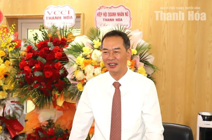 Đồng chí Trịnh Tuấn Sinh, Phó Bí thư Tỉnh ủy, Chủ tịch Ủy ban MTTQ tỉnh phát biểu chúc mừng cán bộ, hội viên, phụ nữ trong tỉnh.